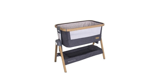 Baby bassinet with custom made sheets